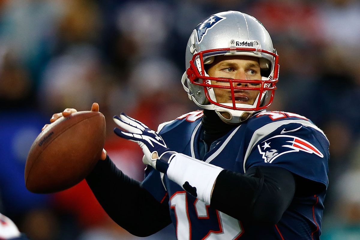 Tom Brady looks off the boogeyman, and fires down field for the score!