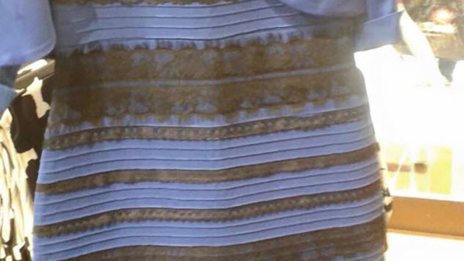 The science behind that absurd color-changing dress, explained - Vox