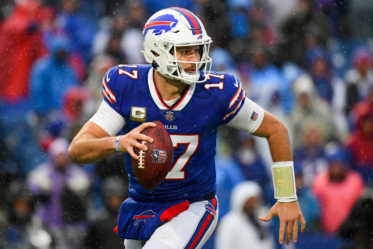 Buffalo Bills quarterback Josh Allen (17) runs with the ball against the Indianapolis Colts during the second half at Highmark Stadium.&nbsp;