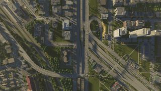 Гледка на Божия поглед на магистрална система, поръсена със зелени дървета