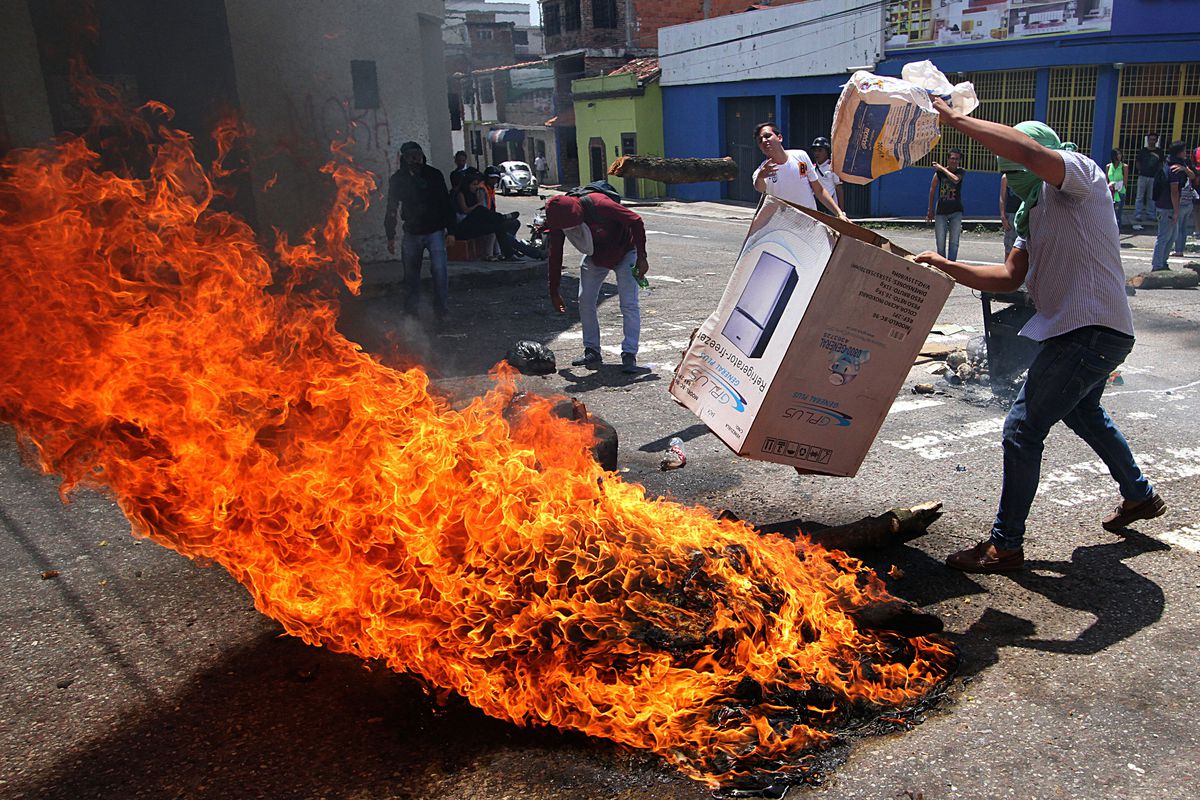 Venezuela protests San Cristobal fire