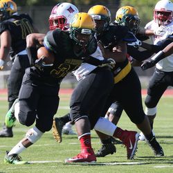 Westinghouse’s Lyon Dixon-Smith (35) carries the ball. Allen Cunningham/For the Sun-Times.