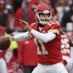 Kansas City Chiefs quarterback Alex Smith (11) passes to a teammate during the first half of an NFL football game against the Indianapolis Colts in Kansas City, Mo., Sunday, Dec. 22, 2013. (AP Photo/Charlie Riedel)