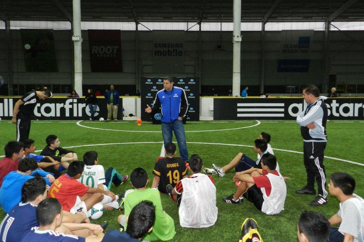 Tony Meola put on a surprise clinic (sponsored by Allstate) for a Seattle United club team while he was in town.
