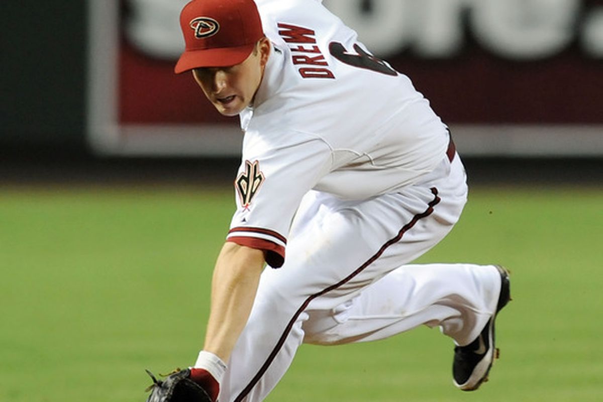PHOENIX, AZ - JUNE 17:  Stephen Drew #6 of the Arizona Diamondbacks makes a play on a ground ball against the Chicago White Sox at Chase Field on June 17, 2011 in Phoenix, Arizona.  Arizona won 4-1. (Photo by Norm Hall/Getty Images)