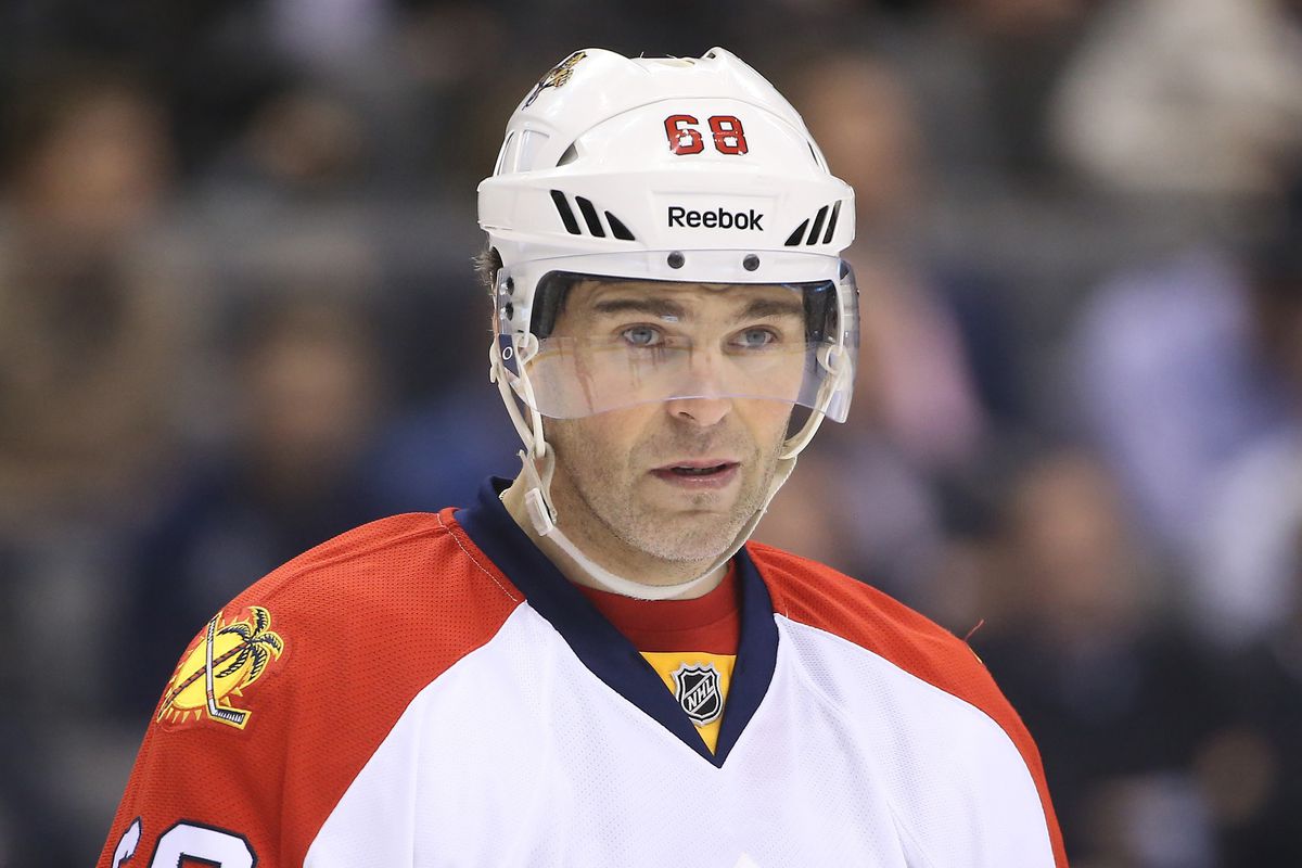 Jaromir Jagr may be a player who excels by taking advantage of the long change.