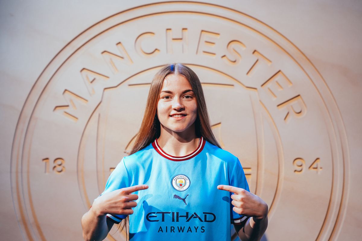 Jess Park Signs New Deal at Manchester City - Bitter and Blue