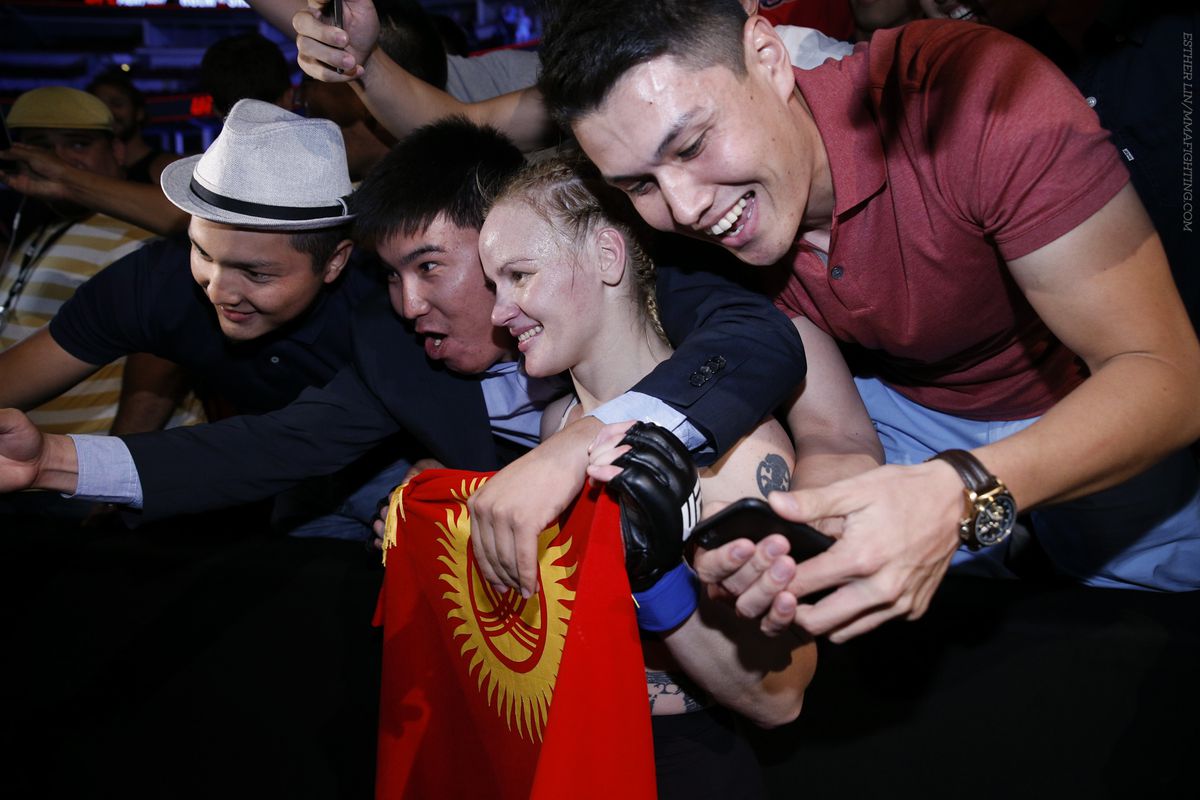 Valentina Shevchenko with fans