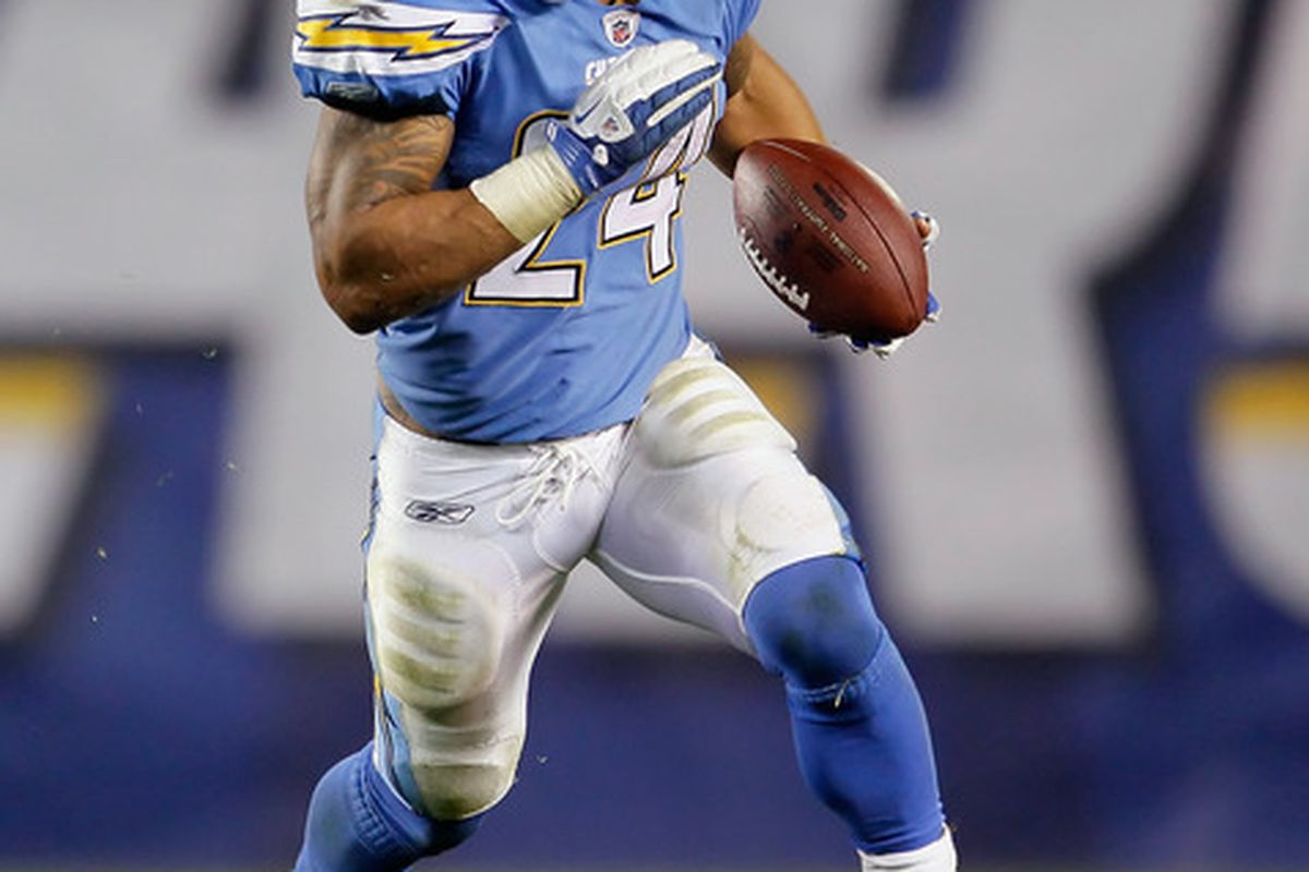 Running back Ryan Mathews #24 of the San Diego Chargers not really tucking that ball away.  (Photo by Jeff Gross/Getty Images)