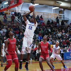 Bloom’s Kevin Vance (22) gets inside for two against Homewood-Flossmoor, Tuesday  03-05-19. Worsom Robinson/For Sun-Times