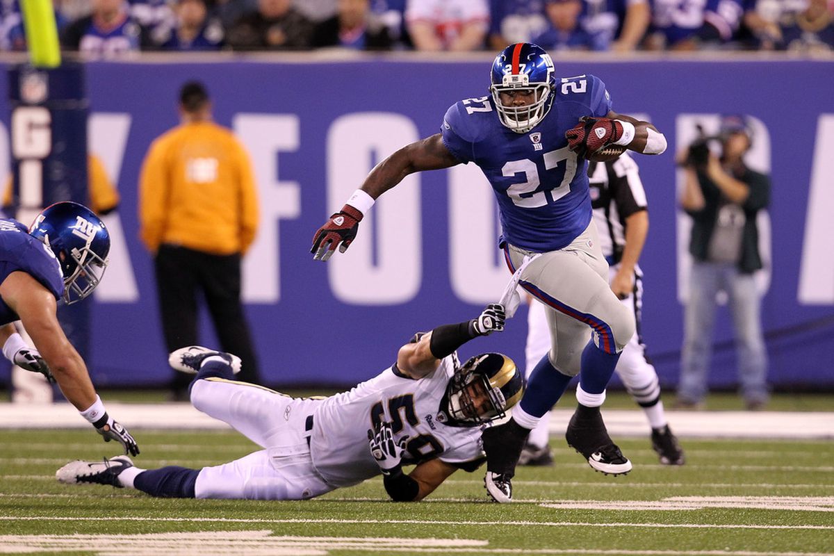 EAST RUTHERFORD, NJ - SEPTEMBER 19:  Brandon Jacobs #27 of the New York Giants runs the ball against Ben Leber #59 of the St. Louis Rams at MetLife Stadium on September 19, 2011 in East Rutherford, New Jersey.  (Photo by Al Bello/Getty Images)