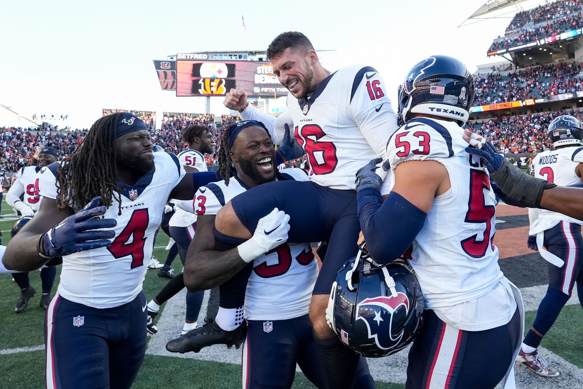 Matt Ammendola of the Houston Texans celebrates with teammates after kicking a field goal in the fourth quarter to beat the Cincinnati Bengals 30-27 at Paycor Stadium on November 12, 2023 in Cincinnati, Ohio.