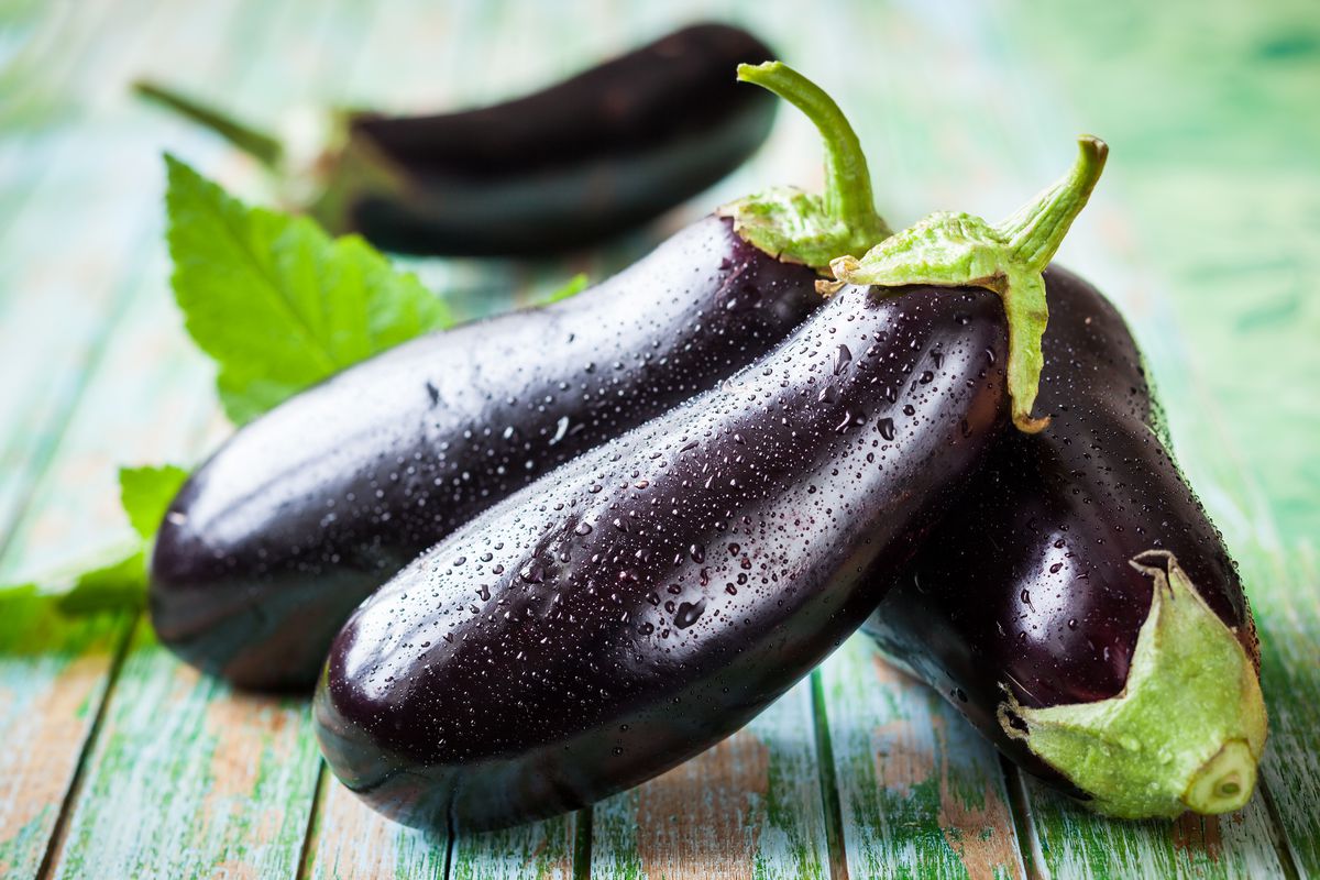 Be sure to include eggplant in your diet. A one-cup serving of cooked eggplant has just 33 calories, yet packs 10% of dietary fiber.