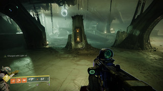 Een voogd kijkt uit naar de arena van Golgoroth in de herfstaanval van Destiny 2