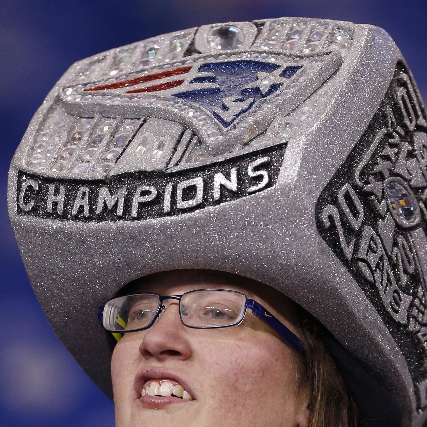 In Photos: Rams reveal incredible 20-carat diamond Super Bowl ring