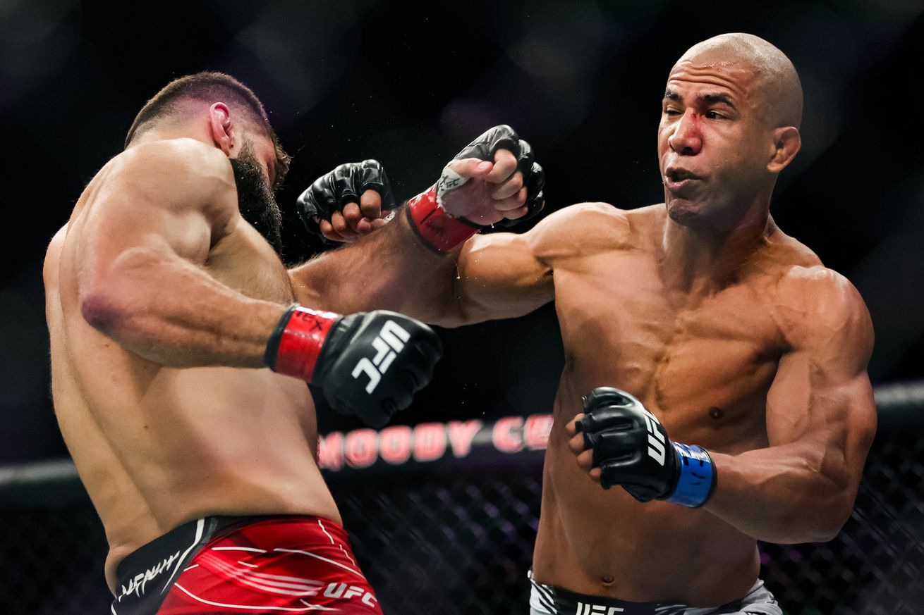 Gregory Rodrigues excited to face Chidi Njokuani at UFC Vegas 60: ‘My eyes were glowing’