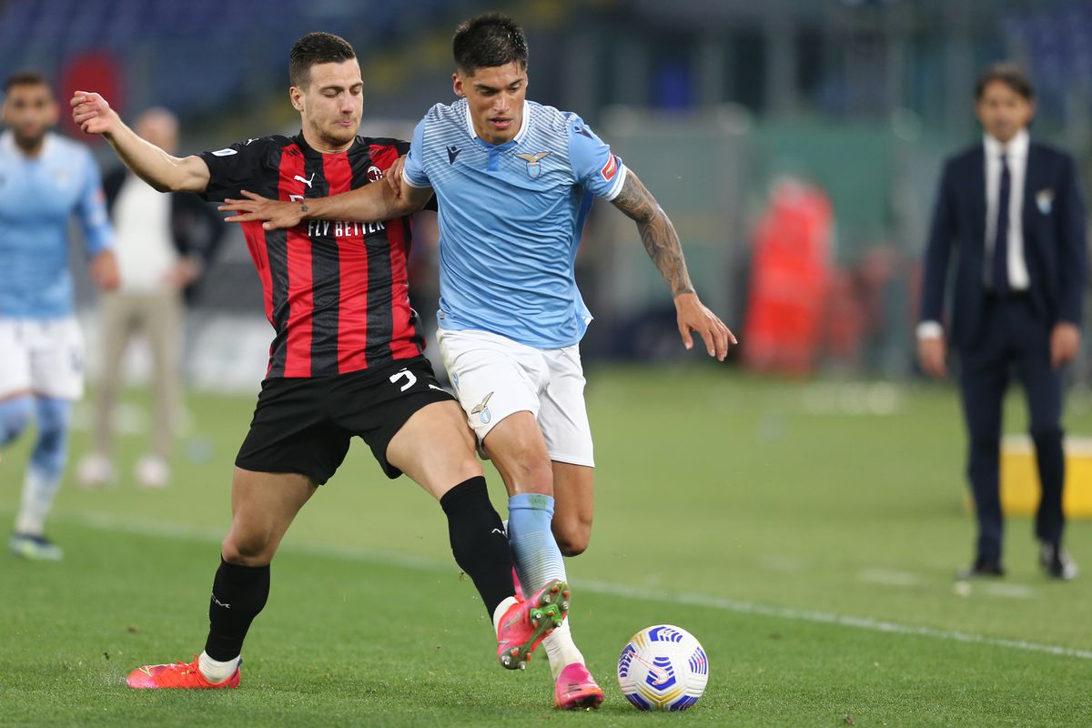 Milan’s Portuguese defender Diogo Dalot challenges for the...