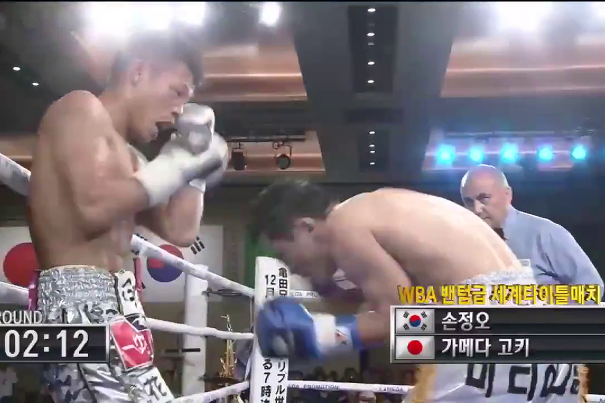 Koki Kameda battered to the ropes by Jung-Oh Son