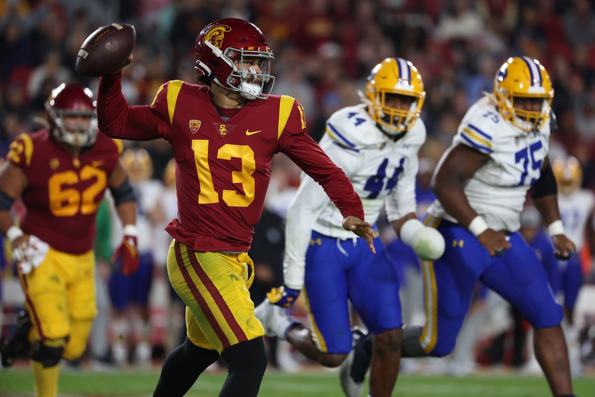 USC Trojans quarterback Caleb Williams looks to a pass during the second quarter against the California Golden Bears at United Airlines Field at Los Angeles Memorial Coliseum.