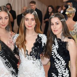 The Haim sisters dressed up their typically flowing locks for the occasion.
