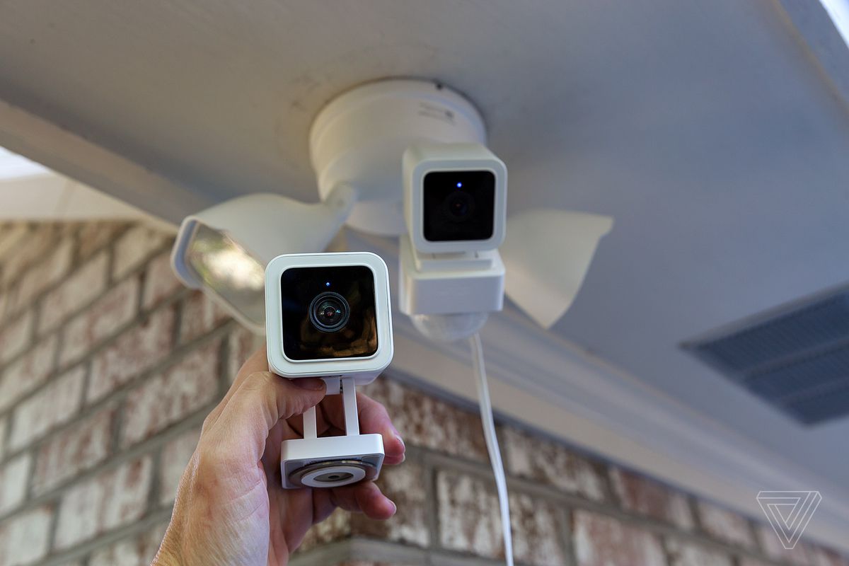 Outdoor Security Flood Light Camera Smart 2.4 GHz Wireless 1080P No Subscription 
