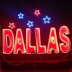 "Dallas" in lit up in neon lights, natch. <a href="https://twitter.com/BazaarUK/status/410459394707443712">Twitter/HarpersBazaarUK</a>