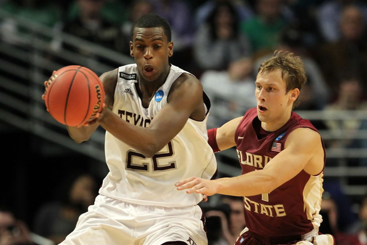  Khris Middleton #22 of the Texas A&M Aggies needs to get his team back on track as the regular season hits it's home stretch. 