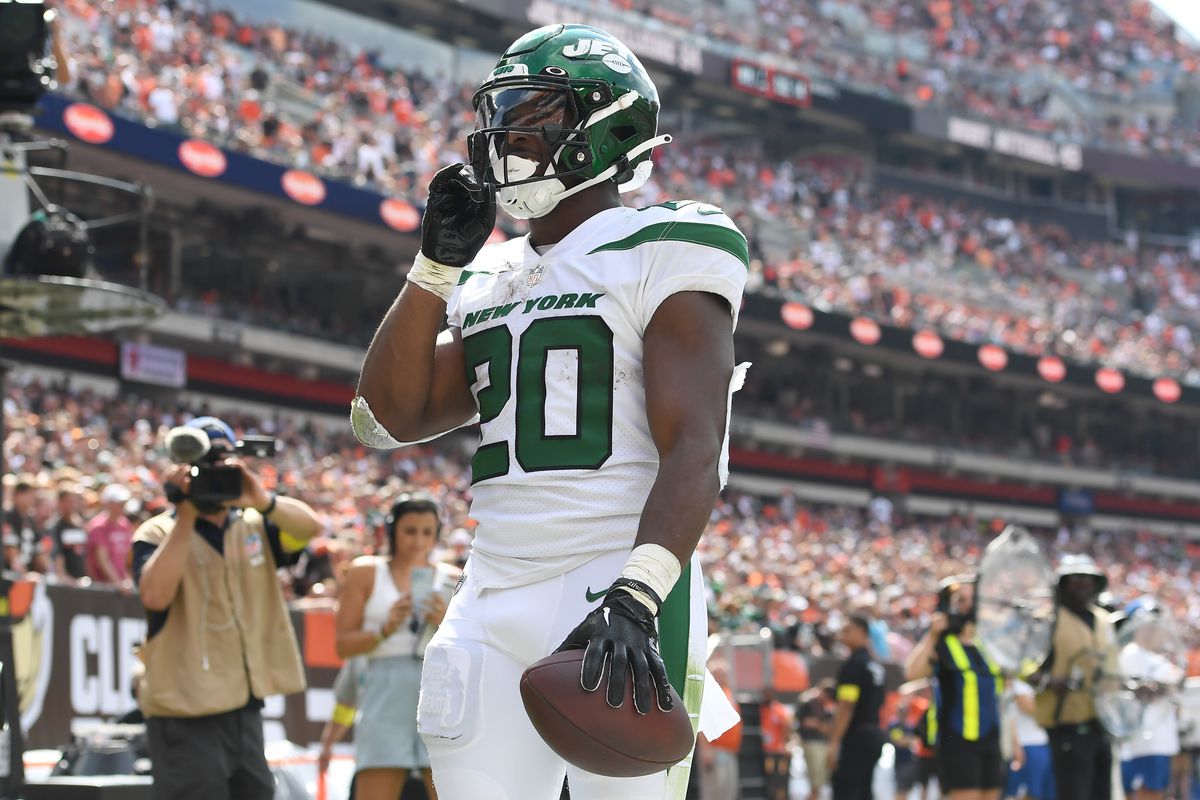 Breece Hall #20 of the New York Jets reacts after making a catch for a touchdown against the Cleveland Browns during the second quarter at FirstEnergy Stadium on September 18, 2022 in Cleveland, Ohio.