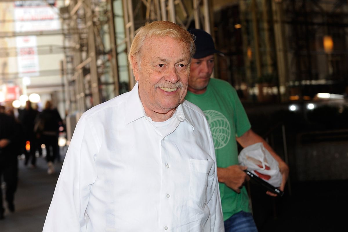 NEW YORK, NY - OCTOBER 20:  Los Angeles Lakers owner Dr. Jerry Buss arrives for NBA labor negotiations at Sheraton New York Hotel & Towers on October 20, 2011 in New York City.  (Photo by Patrick McDermott/Getty Images)