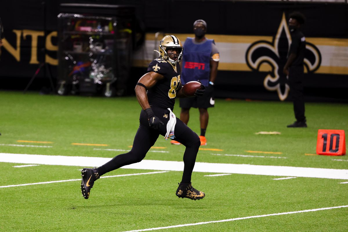 New Orleans Saints tight end Jared Cook (87) catches a touchdown against the Los Angeles Chargers during the second half at the Mercedes-Benz Superdome.