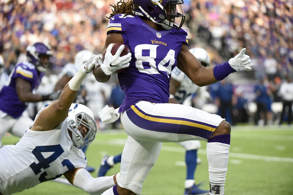 MINNEAPOLIS, MN - Minnesota Vikings wide receiver Cordarrelle Patterson (84) evades a tackle at US Bank Stadium.