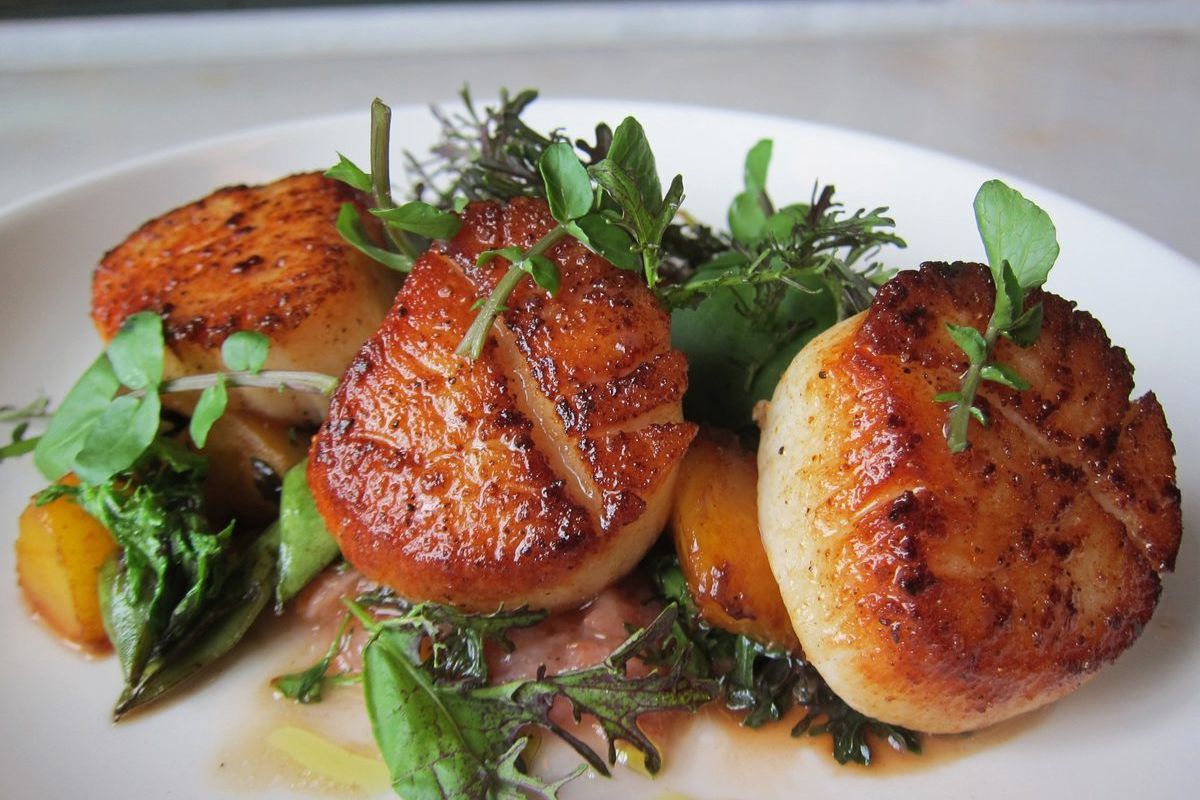 Seared Scallops with Mustard Greens and Stone Fruit at Fitzcarraldo by <a href="https://www.flickr.com/photos/scottlynchnyc/15209659361/in/pool-eater">Scoboco