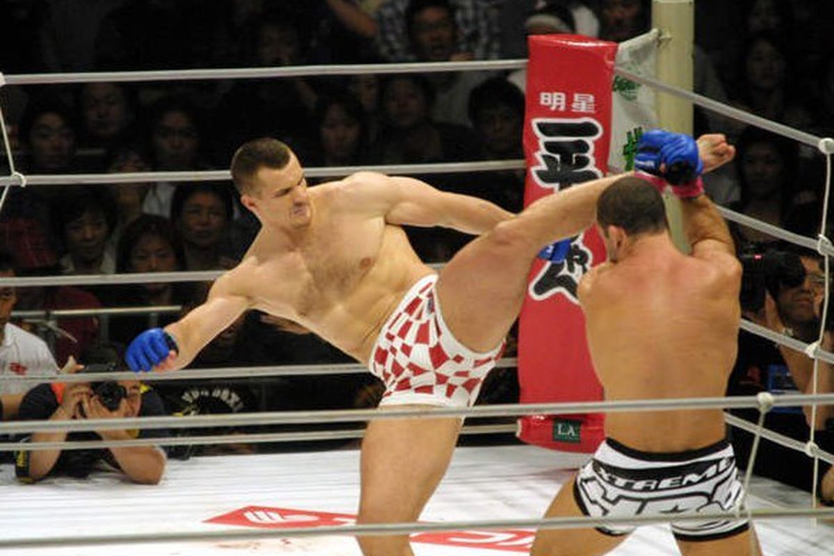 My Vanderbilt-less weekend will consist of hoping for one last head kick knockout. via <a href="http://www.examiner.com/images/blog/EXID21810/images/crocop_silva(1).jpg">www.examiner.com</a>