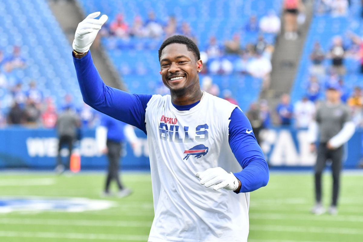 Buffalo Bills wide receiver Stefon Diggs (14) warms up prior to a game against the Pittsburgh Steelers at Highmark Stadium.