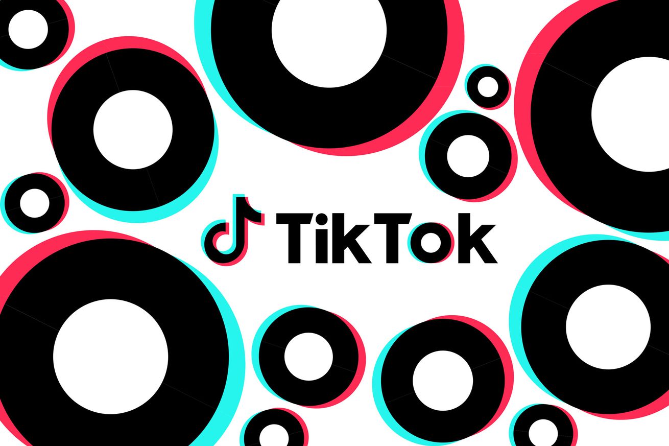 白色背景上的 TikTok 标志，重复的圆形图像分散在各处。