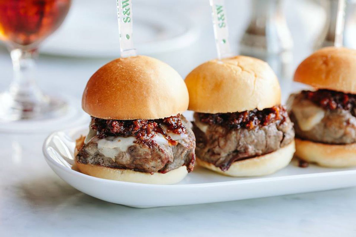 Smith &amp; Wollensky sliders, coming to Wellesley this spring
