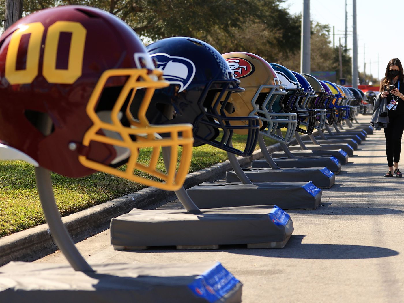 Chargers News: NFL, NFLPA approves first-ever position-specific helmets -  Bolts From The Blue