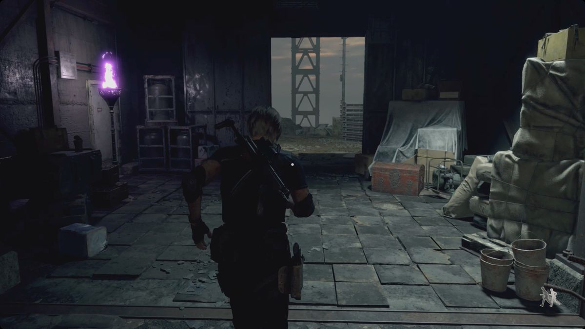 Resident Evil 4&nbsp;remake&nbsp;Leon approaching the final Merchant room.