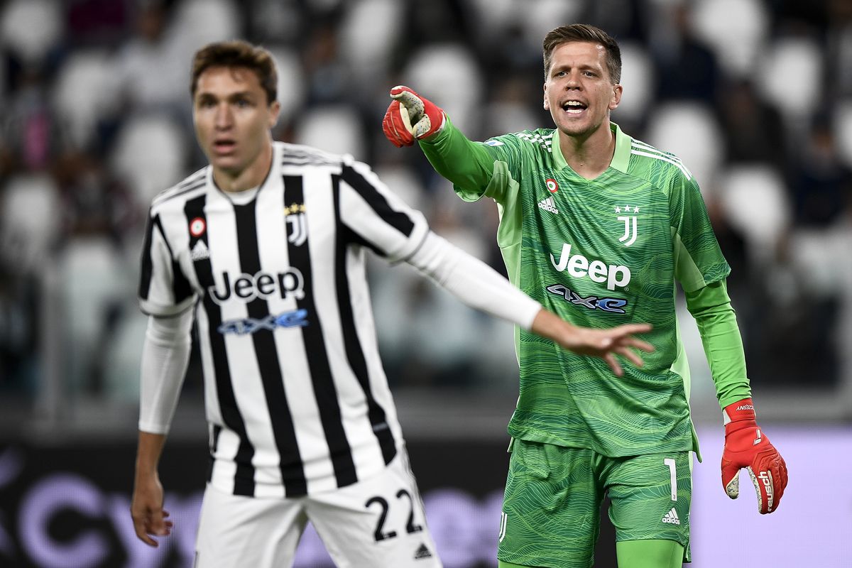 Wojciech Szczesny (R) of Juventus FC gestures during the...