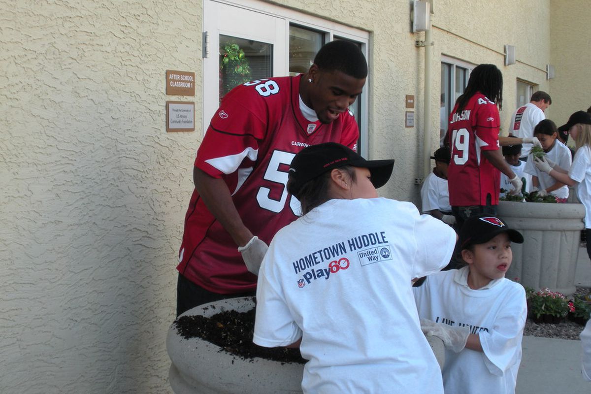 Arizona Cardinals player Daryl Washington giving back to the community during the holidays.