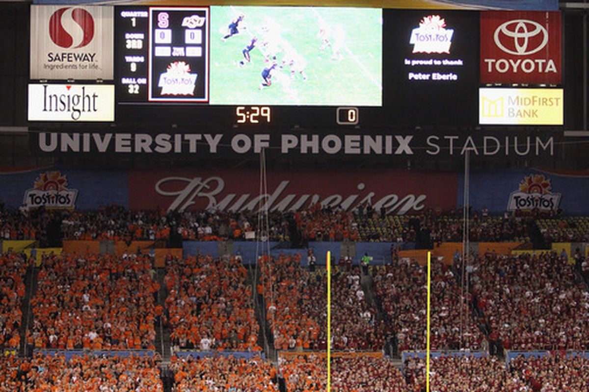 GLENDALE, AZ - JANUARY 02:  The Stanford Cardinal play offense against the Oklahoma State Cowboys during the Tostitos Fiesta Bowl on January 2, 2012 at University of Phoenix Stadium in Glendale, Arizona.  (Photo by Christian Petersen/Getty Images)