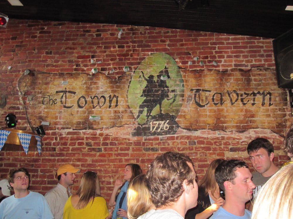 Town Tavern DC crowd