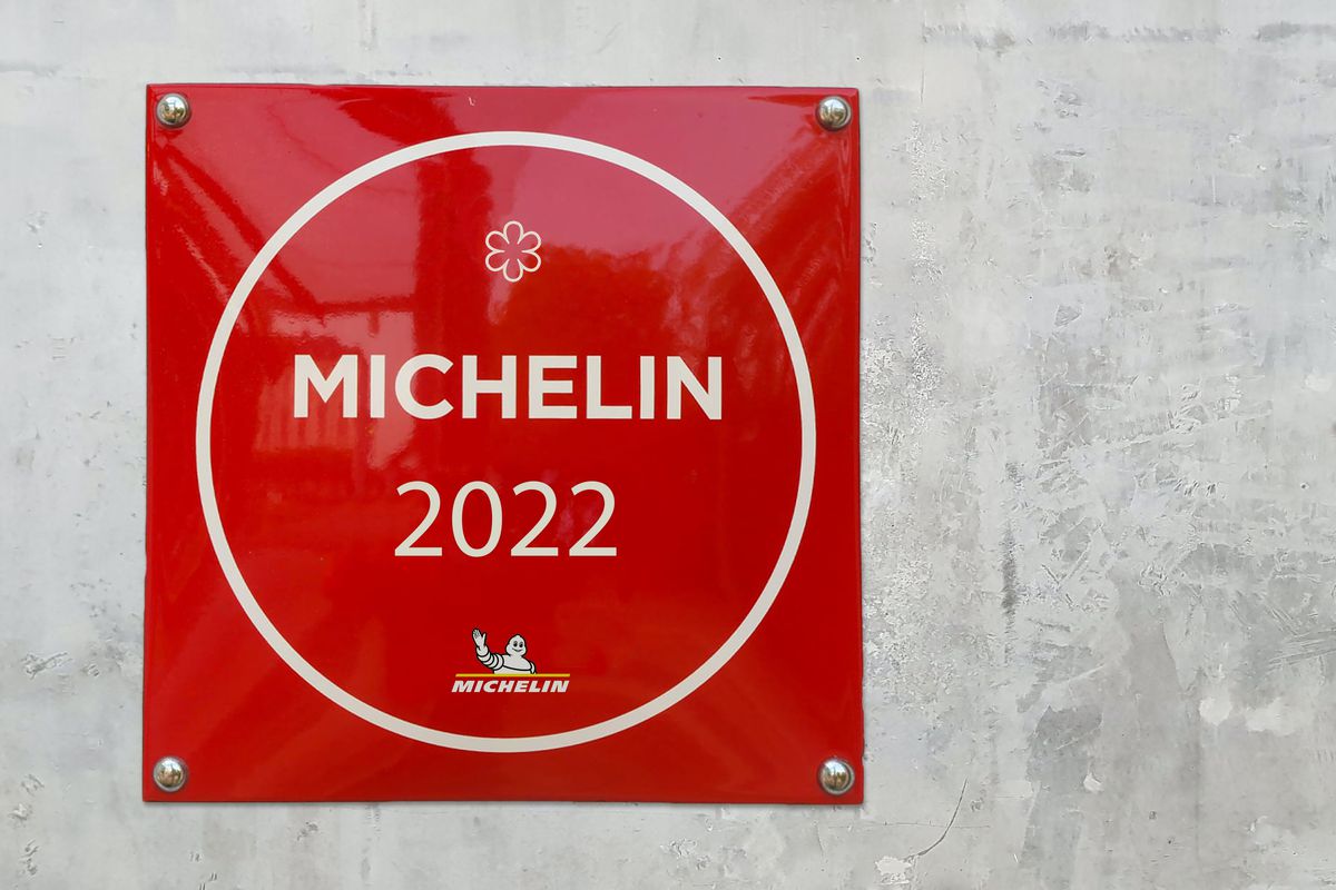 A Michelin 2022 sign on a wall.