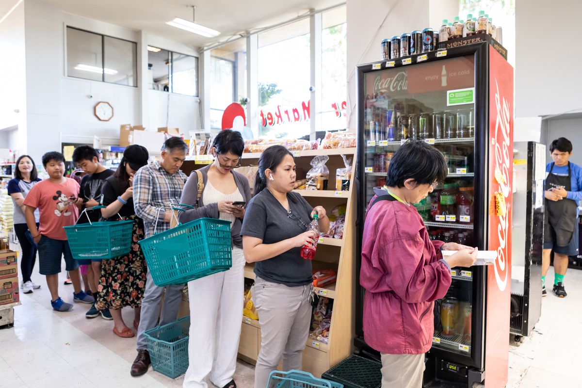 A line inside the Suruki Super Market