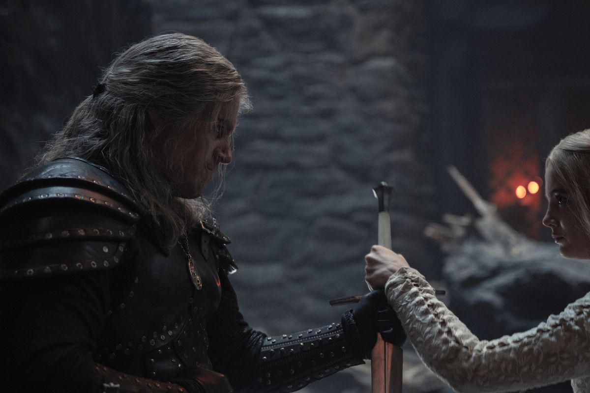Geralt fights Voleth Meir as Ciri