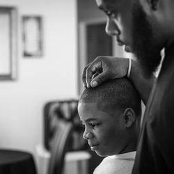 Nathan Wallace Jr., 29, idly scratches the head of his 8-year-old son, Nathan Wallace III, as they search for something to watch on TV at a relative’s Far South Side home, Thursday afternoon, Aug. 6, 2020. Nathan Wallace Jr.’s 7-year-old daughter, Natalia Wallace, was killed in a Fourth of July shooting while she was playing on the sidewalk outside her grandmother’s house during a family holiday party in the 100 block of North Latrobe Avenue in Austin. 