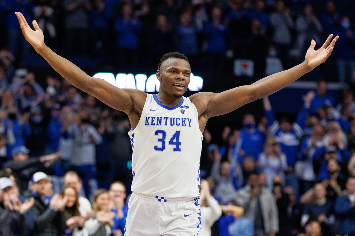 Kentucky Wildcats forward Oscar Tshiebwe celebrates at the end of the game against the Florida Gators at Rupp Arena at Central Bank Center.&nbsp;