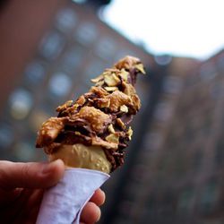 Mr. Softee by <a href="http://www.flickr.com/photos/missmeng/5828109501/in/pool-eater/">missmeng</a>. 