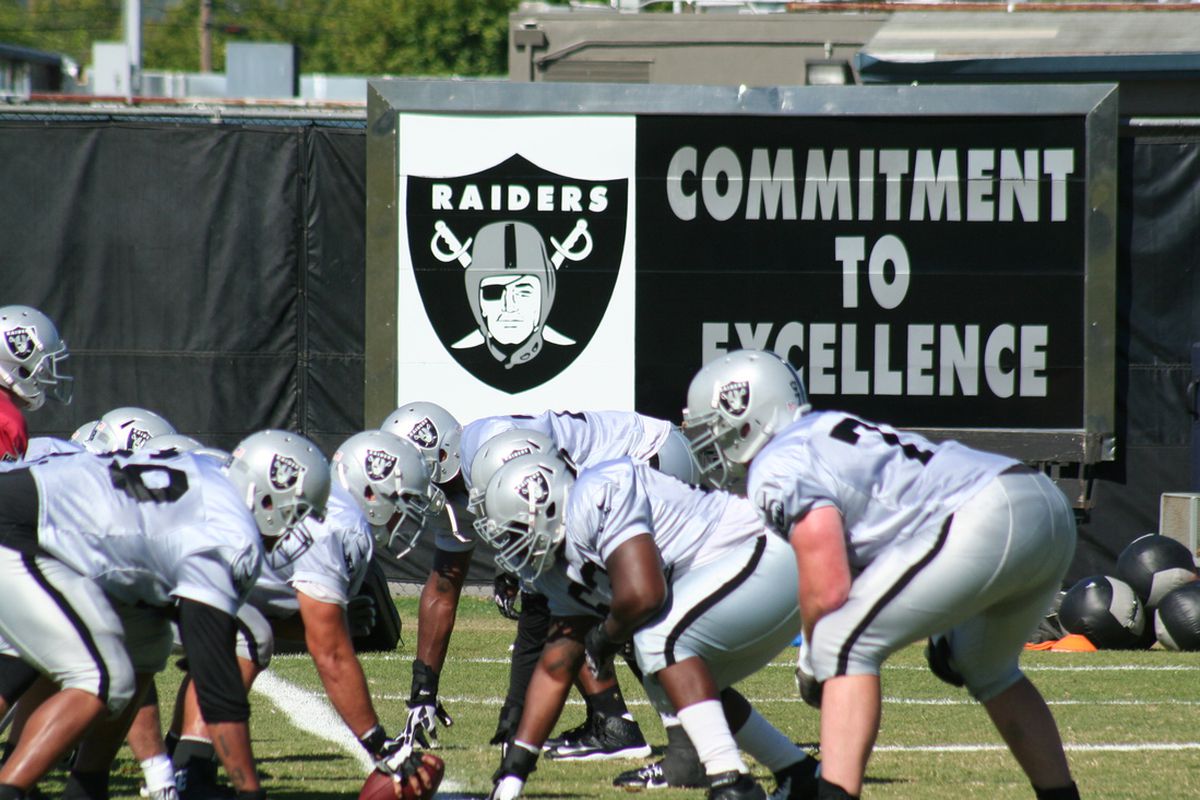 Oakland Raiders run drills in 2013 training camp