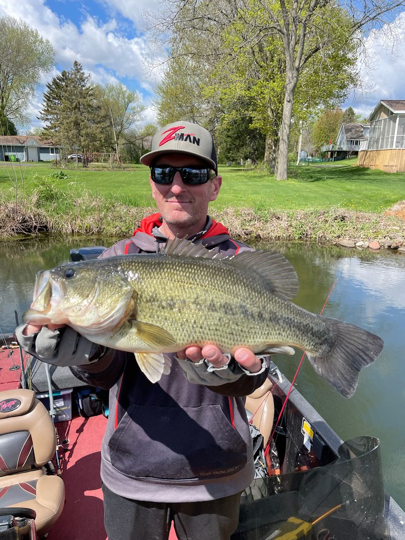 Steve Mortenson, of Appleton, Wis., with a Big Green Lake largemouth bass caught with a bladed jig. Provided by guide Mike Norris